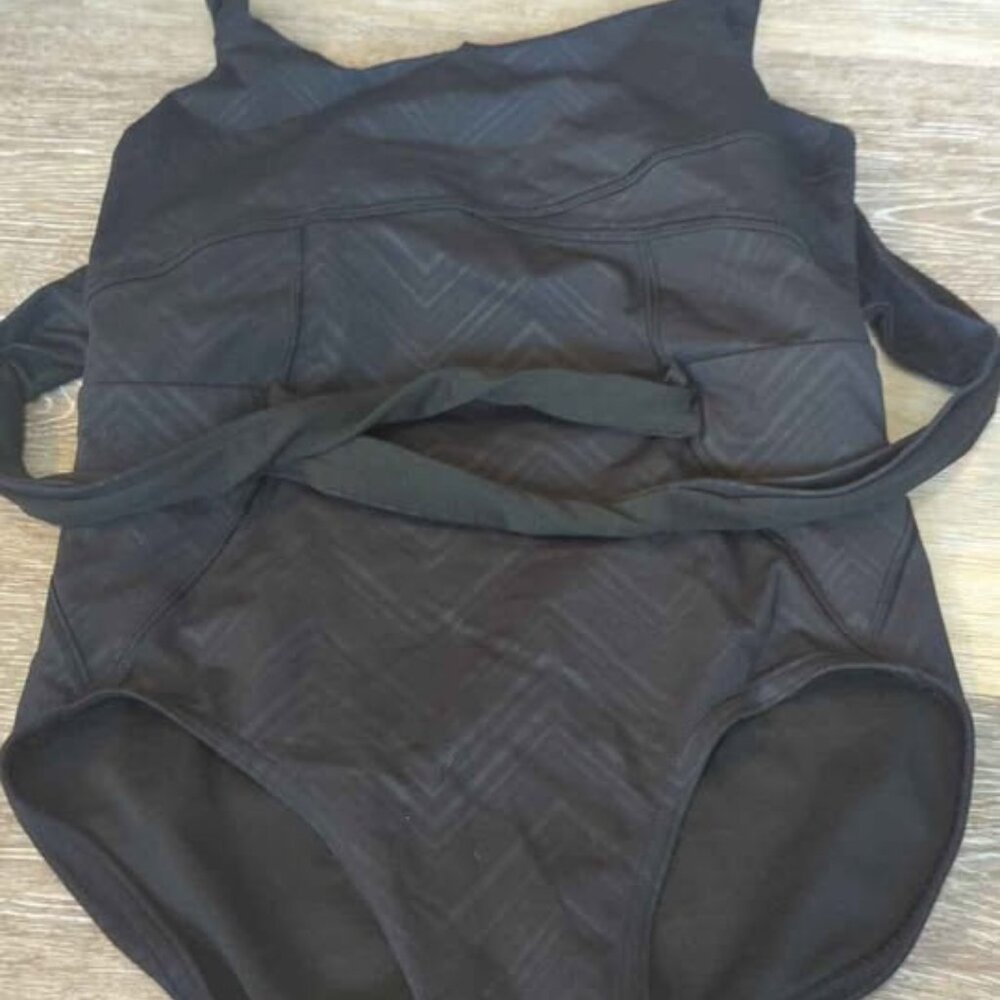 Lululemon Ivivva Girls Size 14 One Piece Cross Back Swim Suit Black